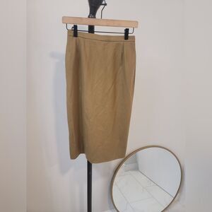 CHANEL Boutique wool skirt size FR 44 (US 8)Waist side to side:15”Length: 22”